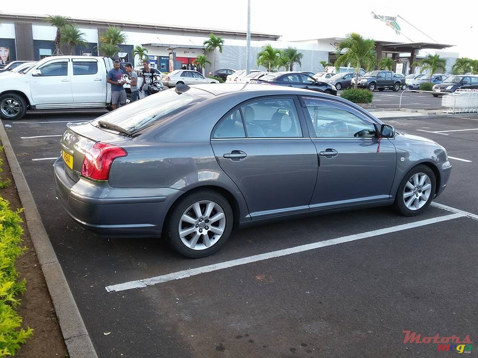 2003' Toyota Avensis photo #7