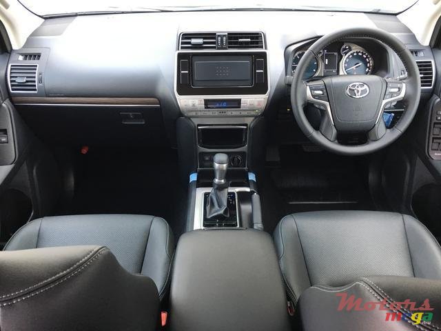 2019' Toyota Land Cruiser Prado photo #7