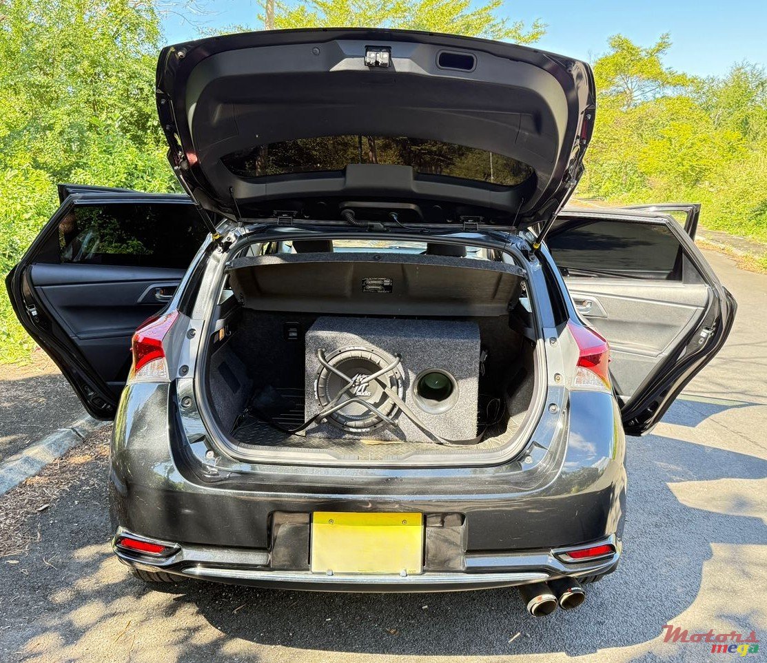 2017' Toyota Auris photo #7