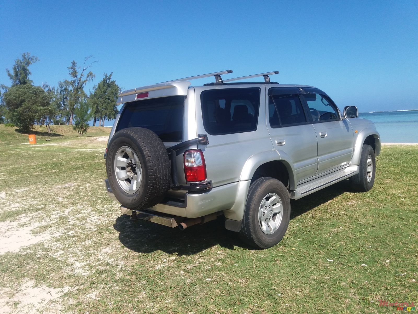 2002' Toyota Hilux photo #2