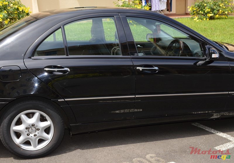 2002' Mercedes-Benz C-Class photo #3