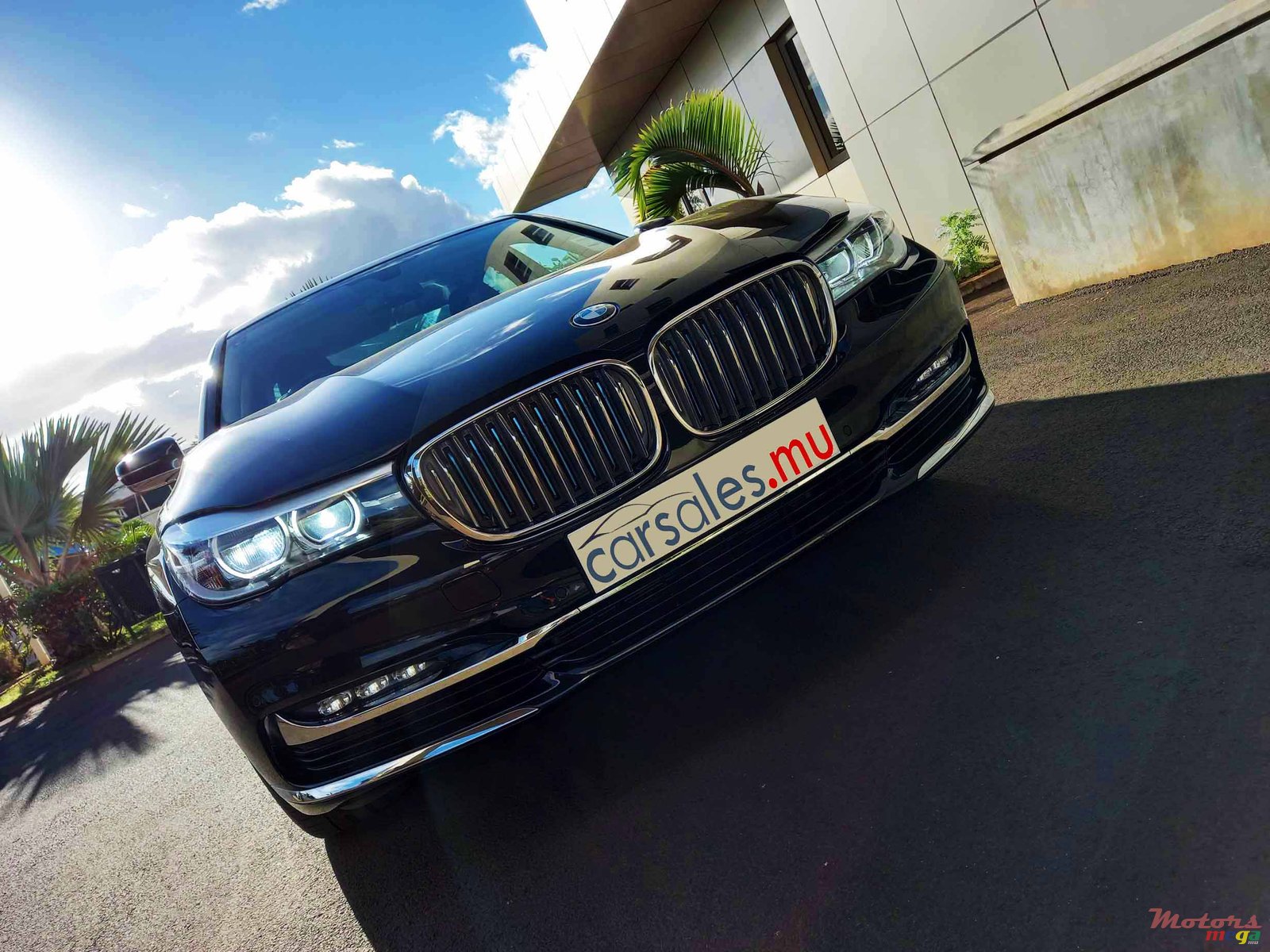 2017' BMW 740 e iPerformance photo #1