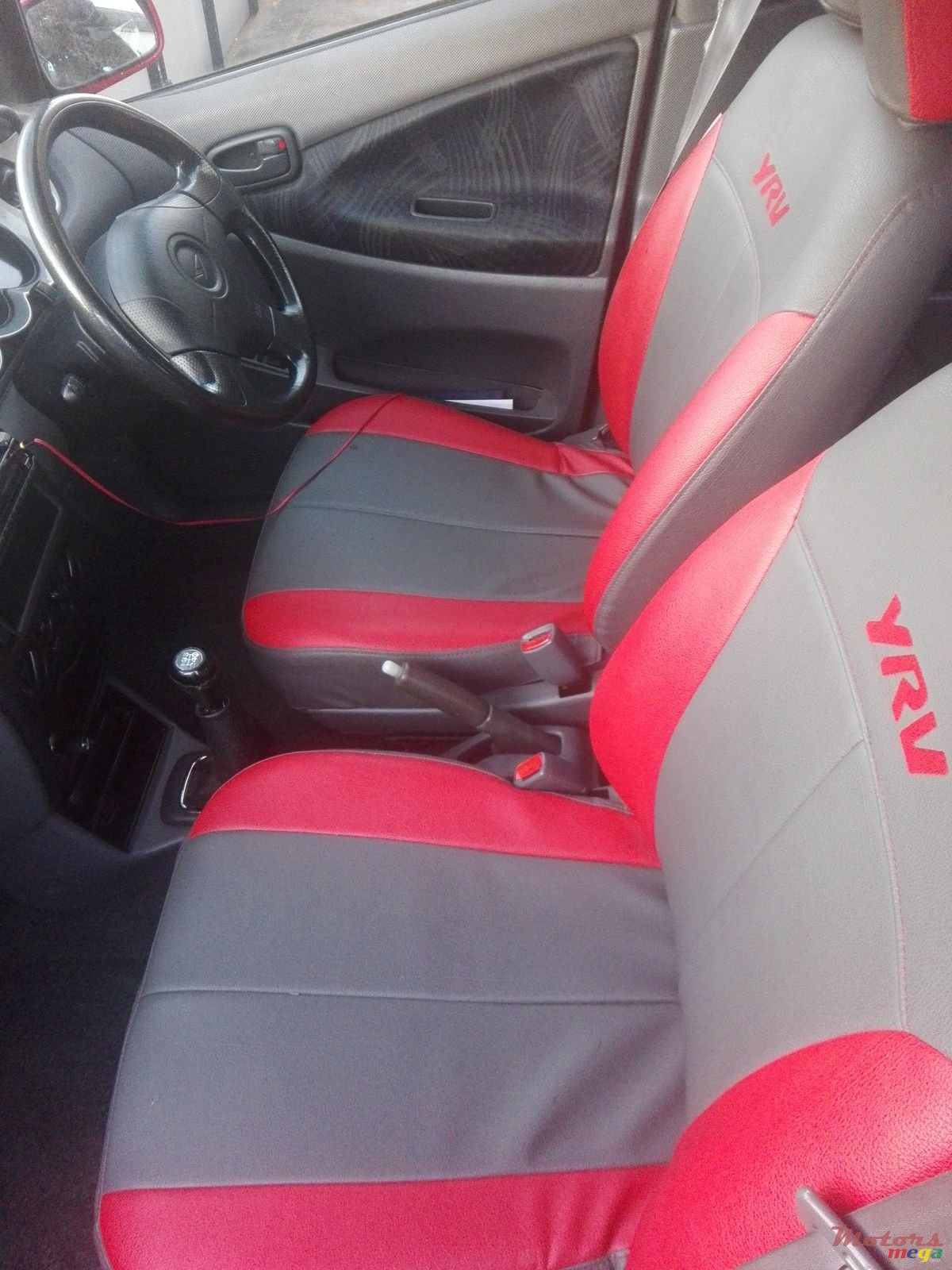 2000' Daihatsu YRV photo #4