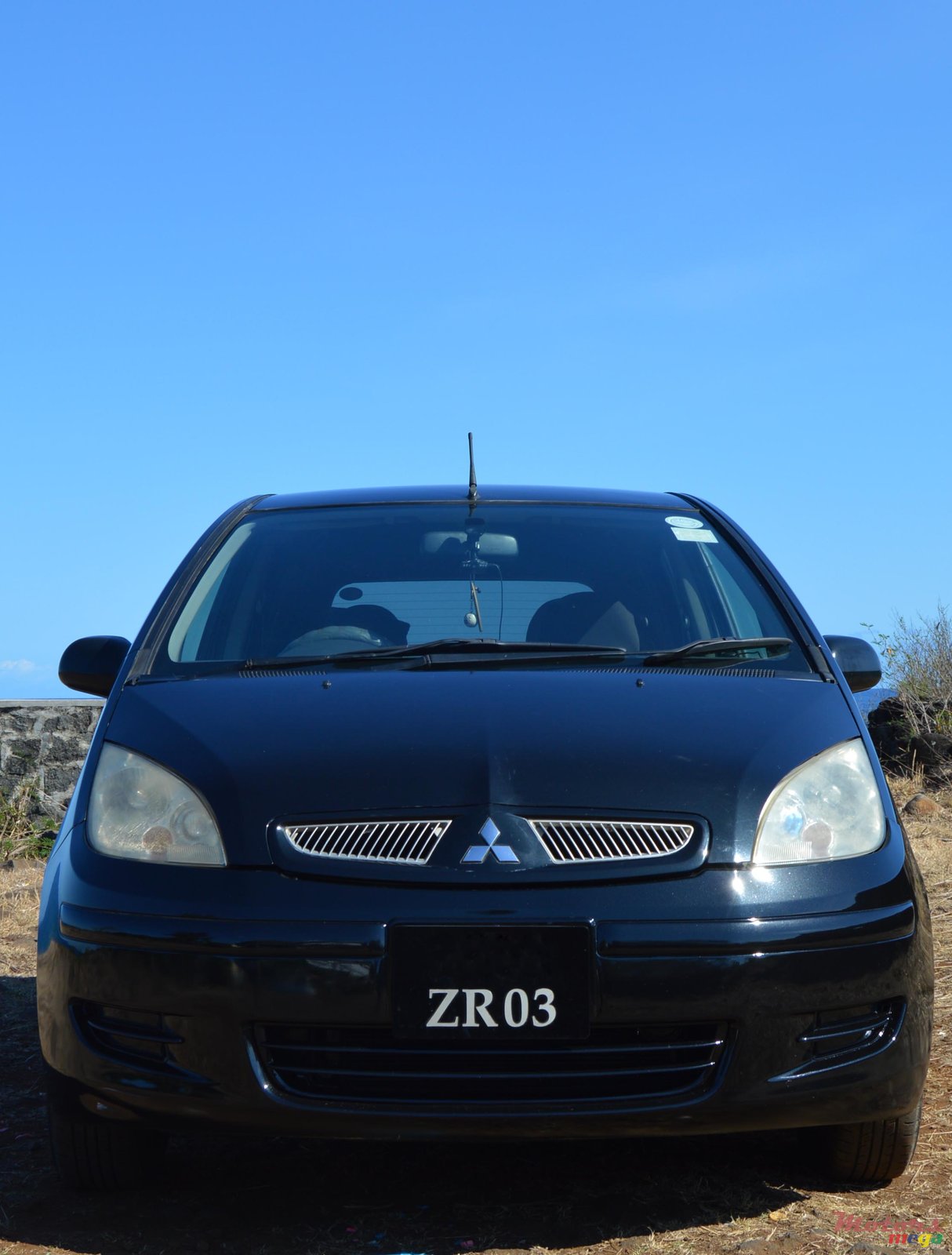 2003' Mitsubishi Colt photo #2