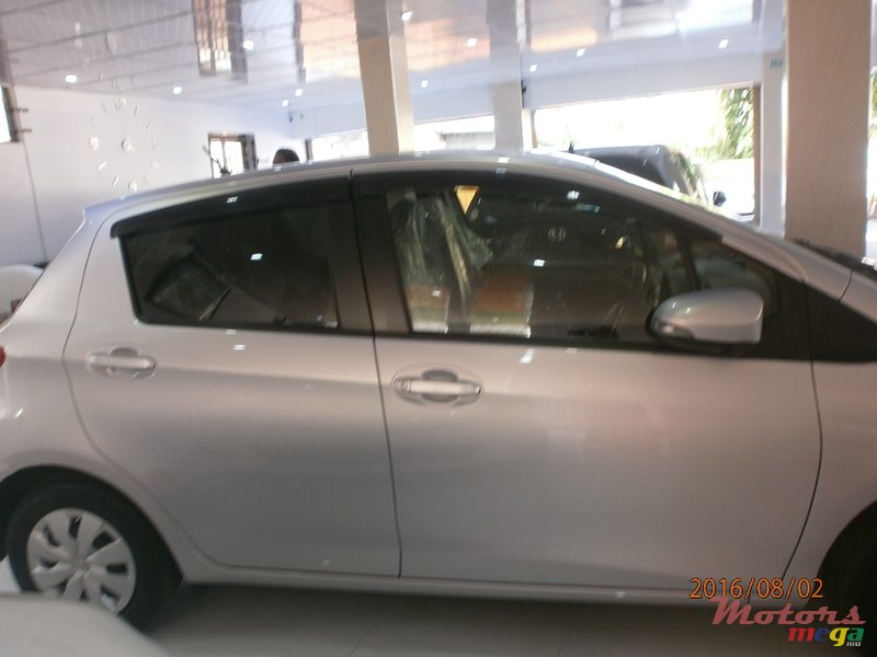 2012' Toyota Vitz photo #4