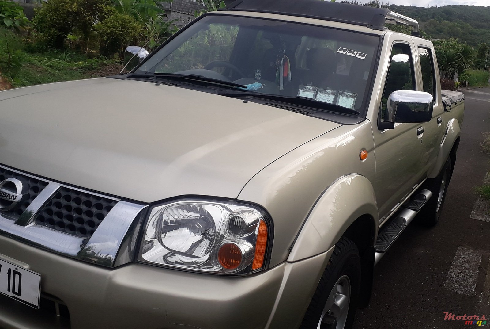 2010' Nissan Hardbody photo #2