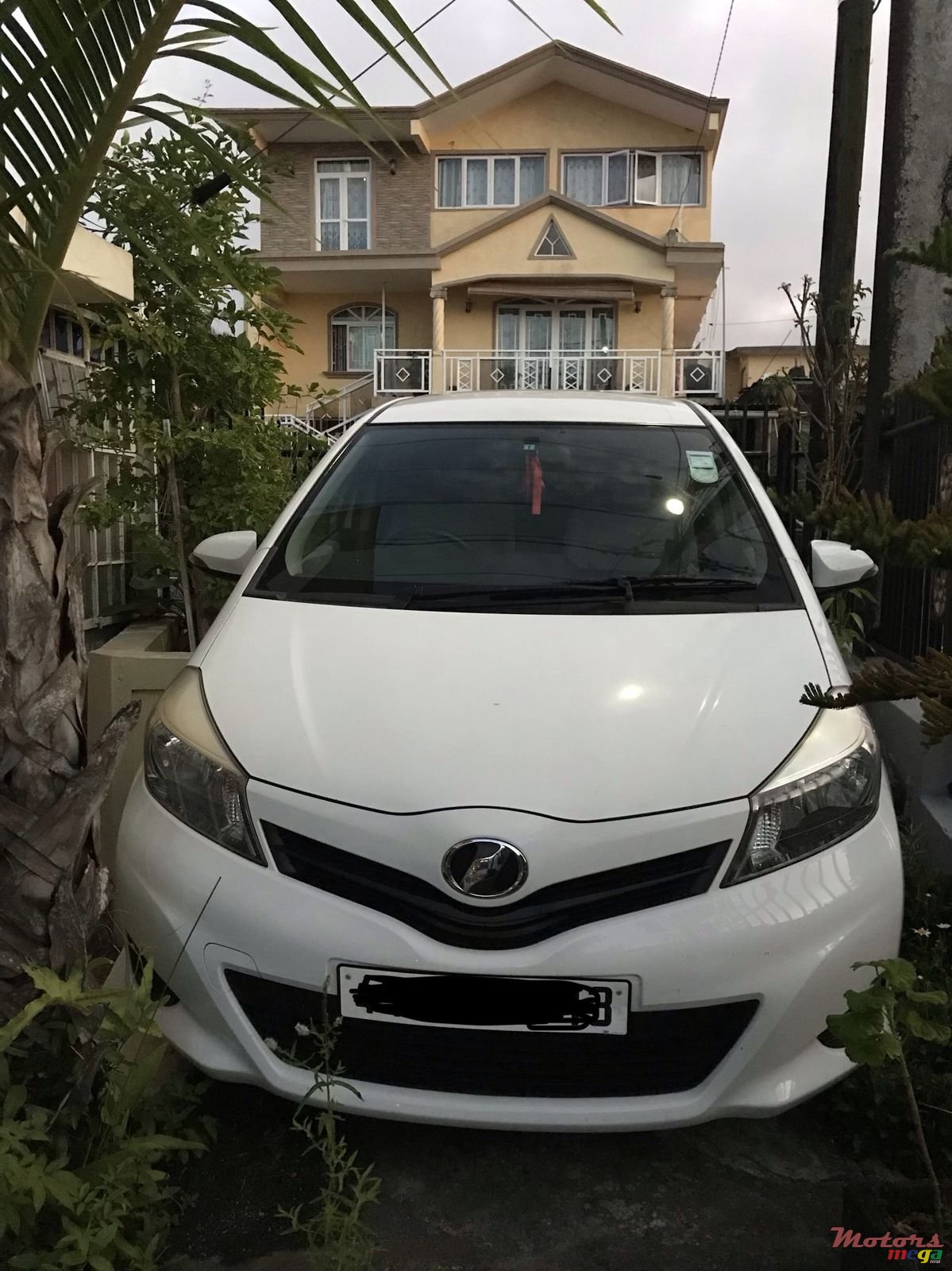 2013' Toyota Vitz Nil photo #1