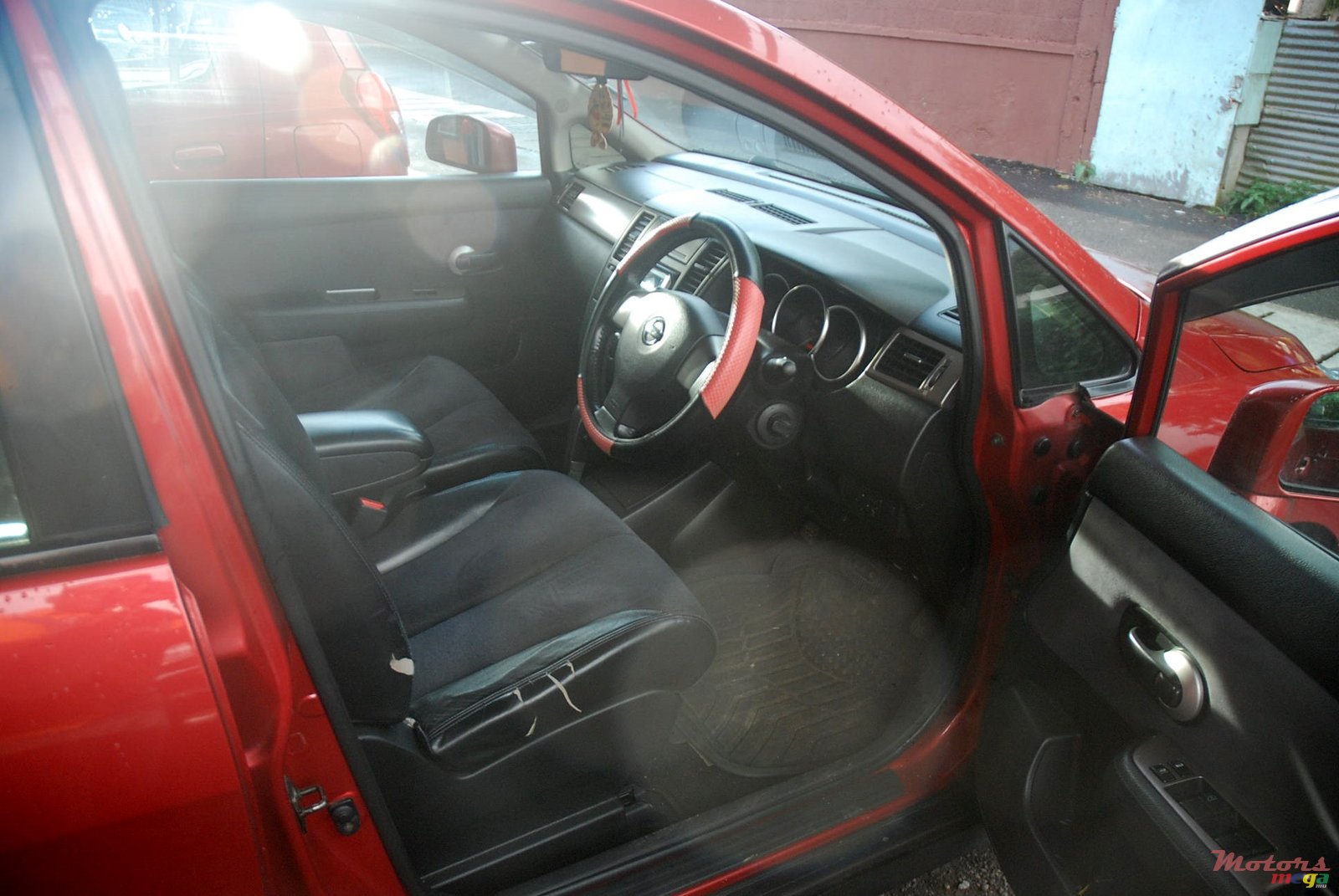 2005' Nissan Tiida photo #3