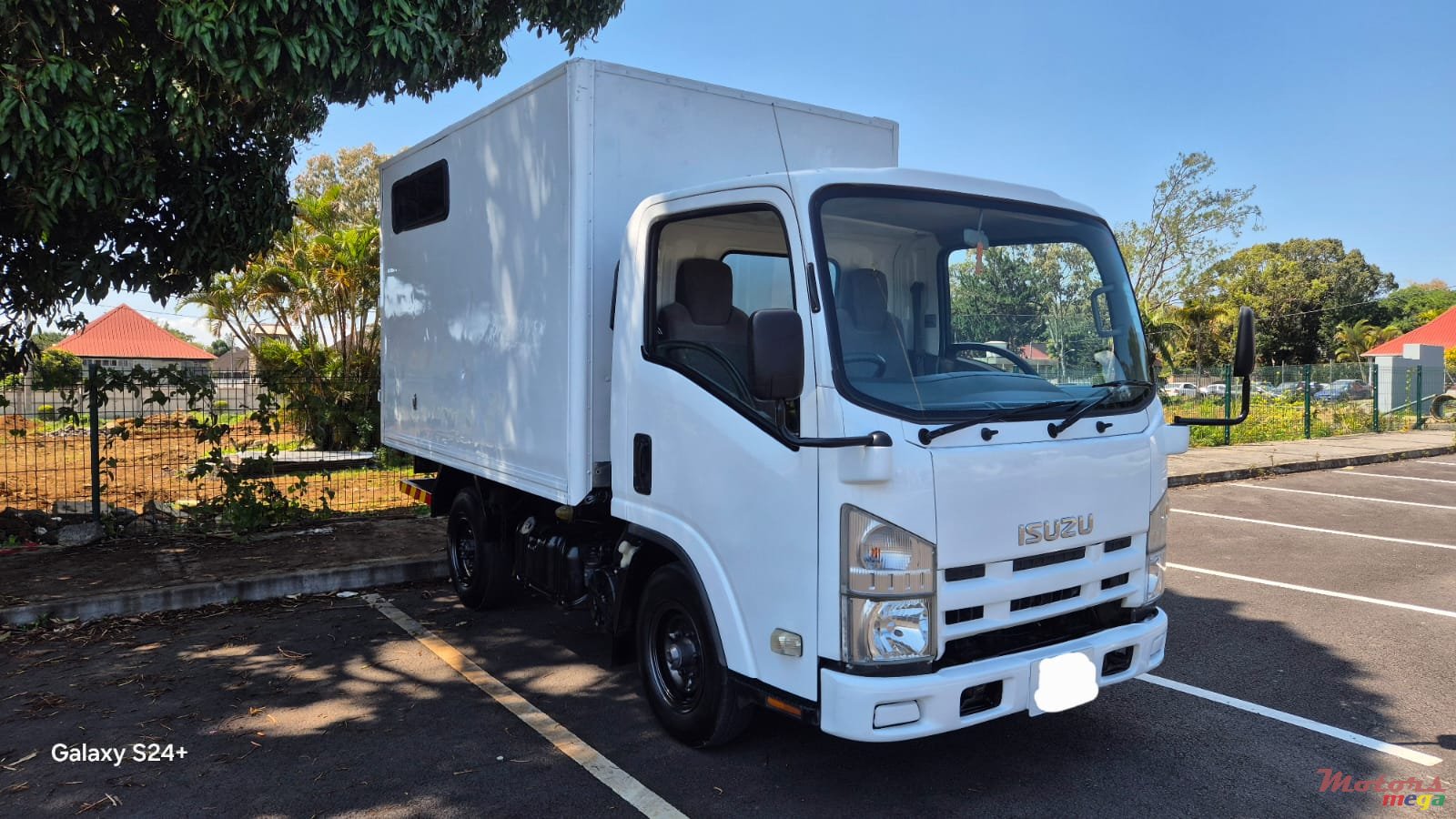 2020' Isuzu Reward NP photo #1
