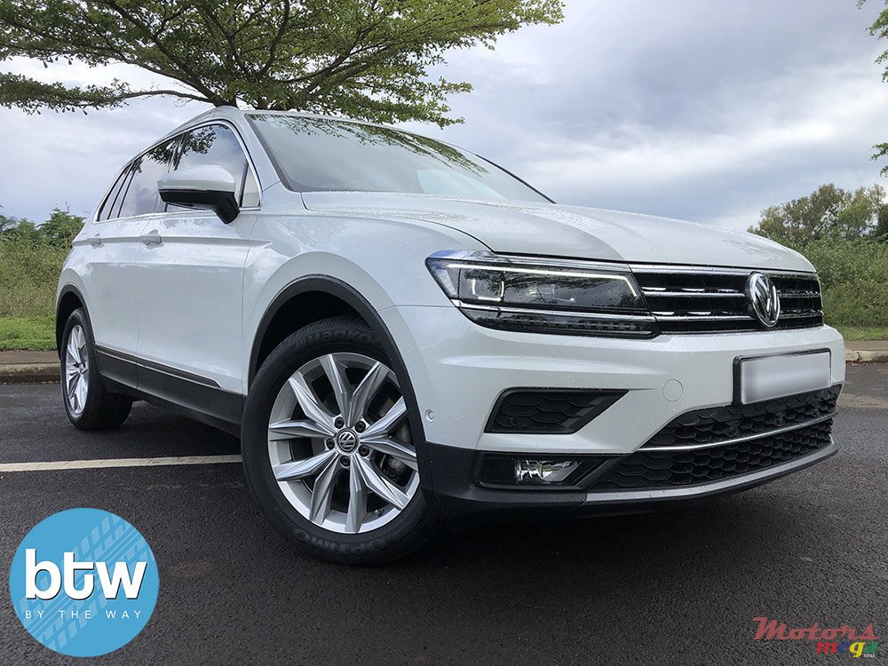 2017' Volkswagen Tiguan HIGHLINE photo #1