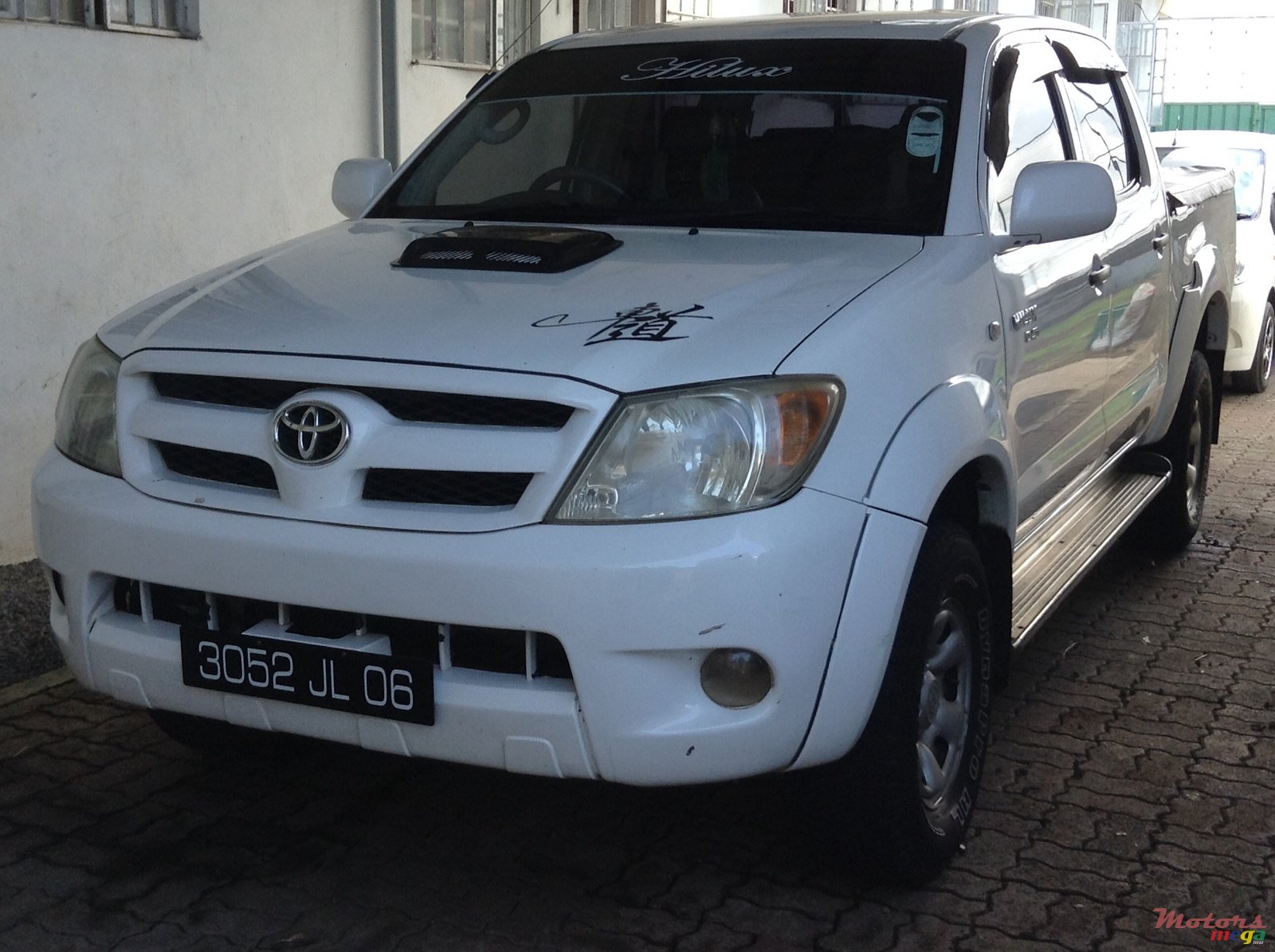 2006' Toyota Hilux photo #1