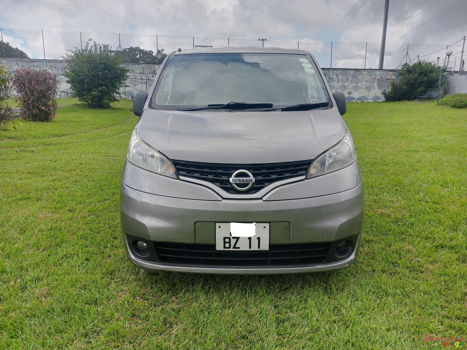 2011' Nissan NV photo #2