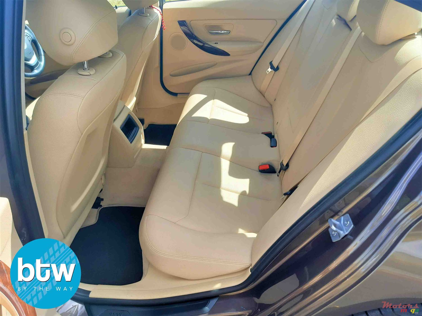 2013' BMW 3 Series 316i photo #3