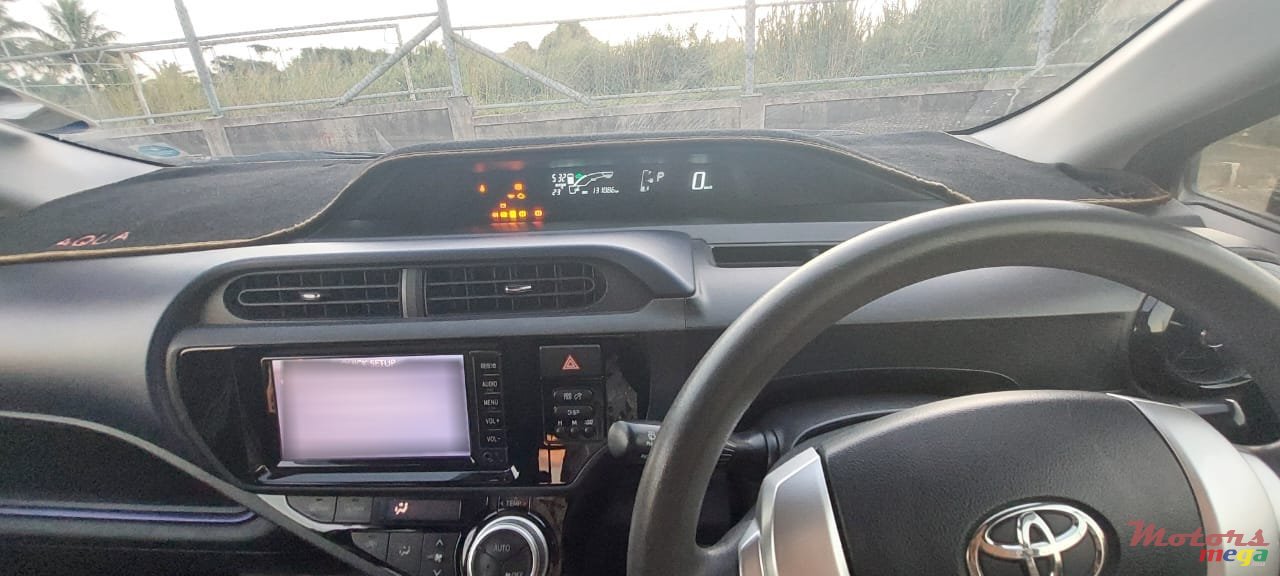 2017' Toyota Aqua photo #3