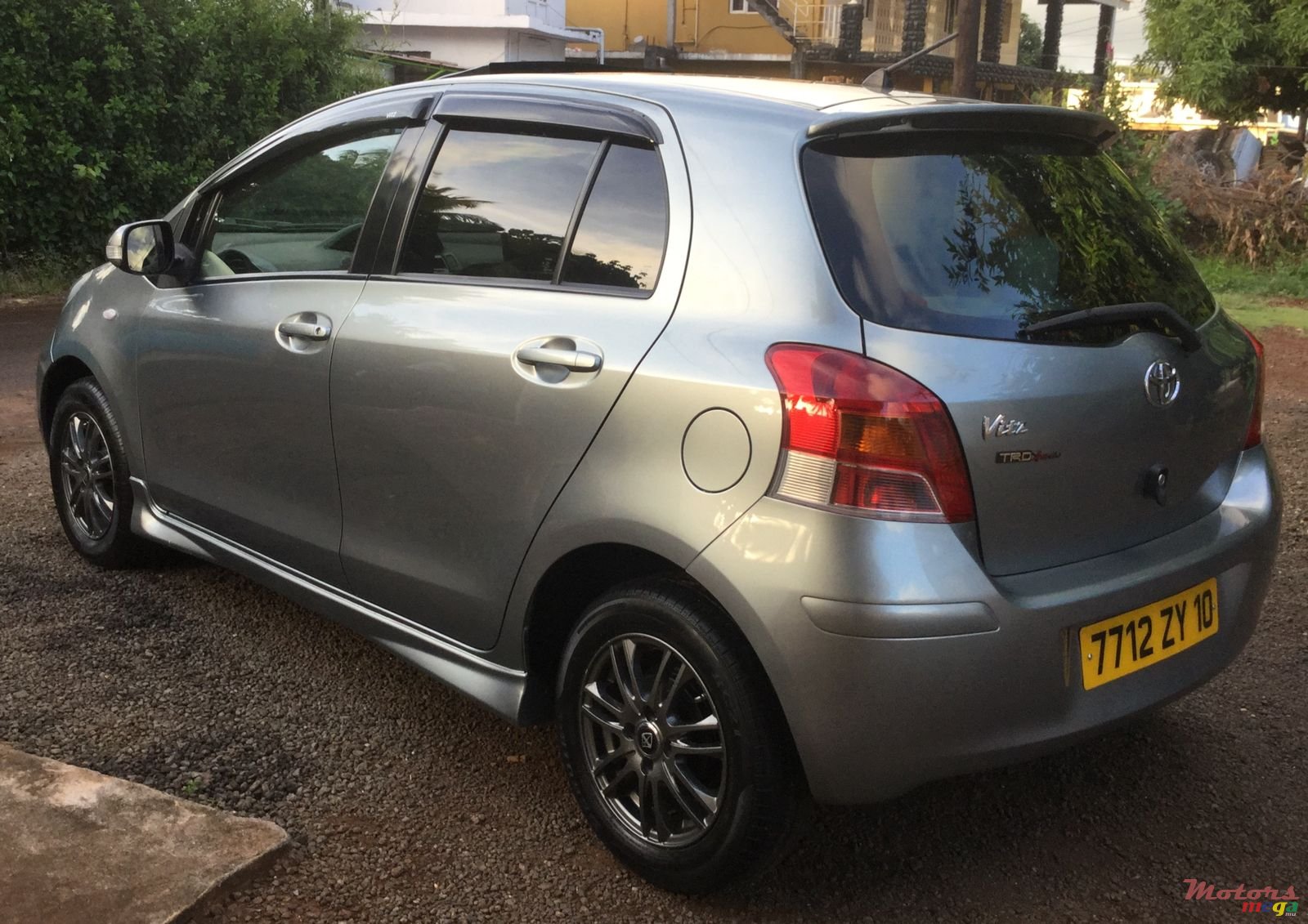 2010' Toyota Vitz photo #5