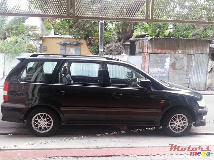 2000' Mitsubishi Space Wagon photo #1