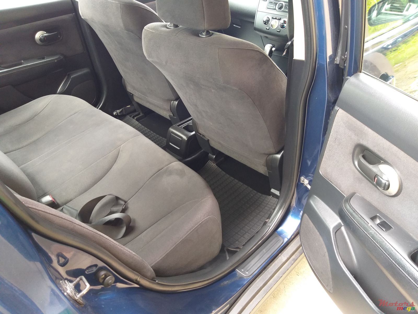 2007' Nissan Tiida SEDAN photo #4