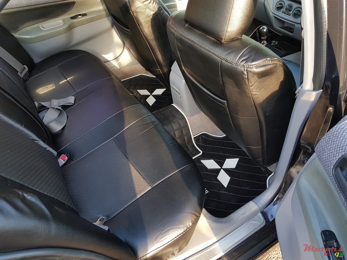 2003' Mitsubishi Lancer photo #5