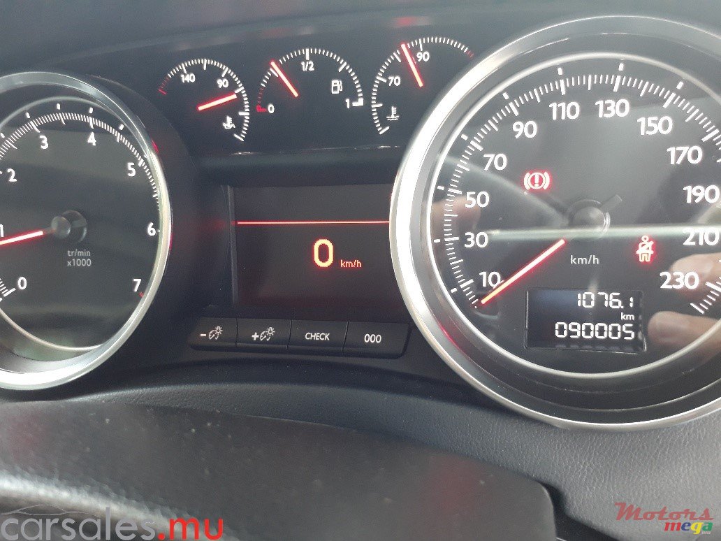 2013' Peugeot 508 1.6 T photo #7