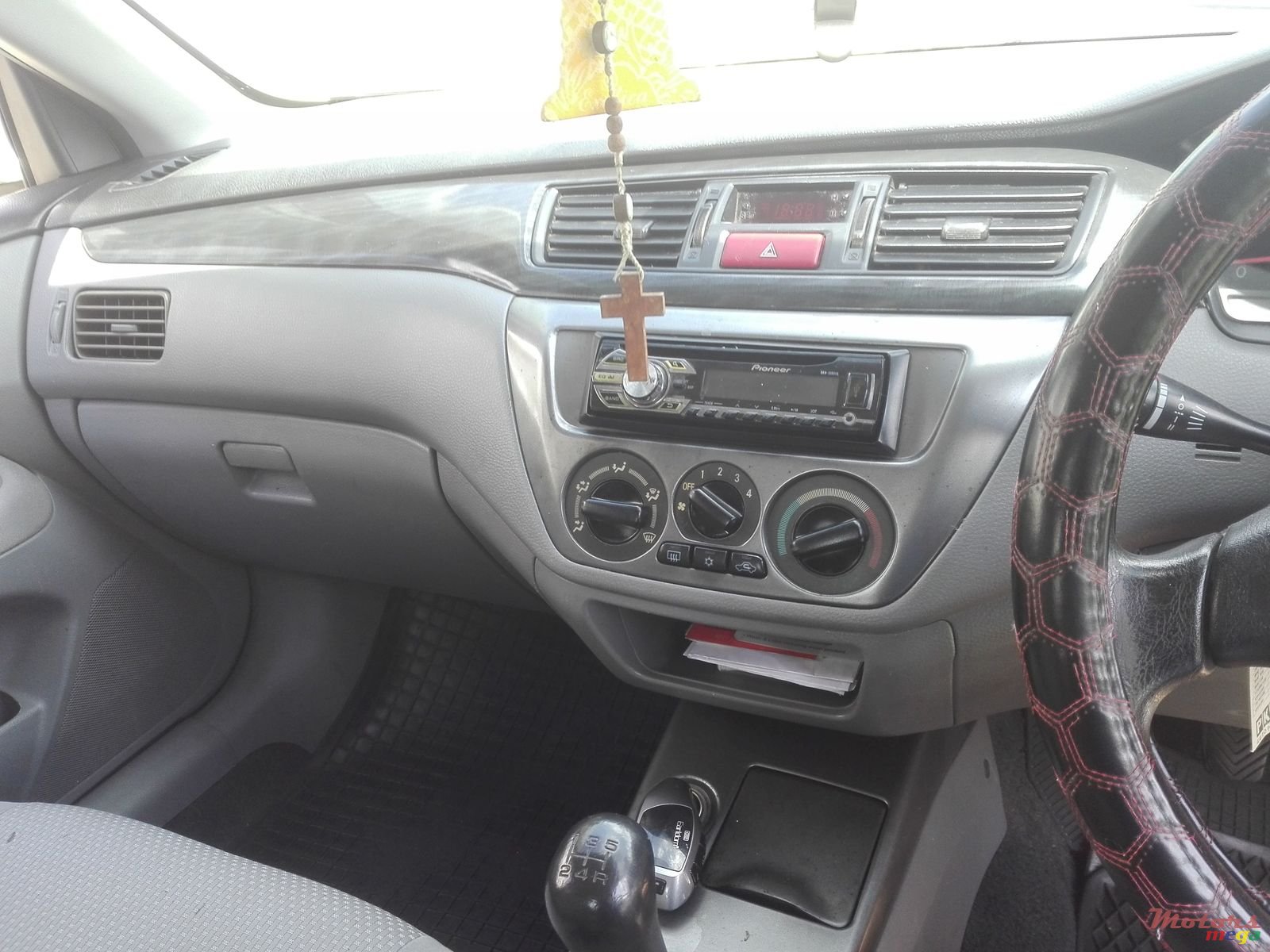 2008' Mitsubishi Lancer photo #3