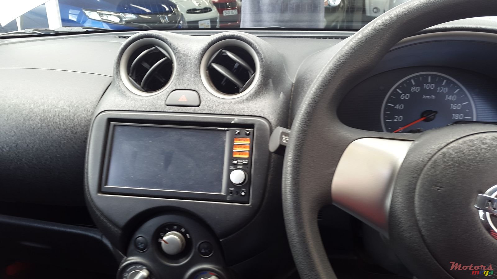 2012' Nissan March photo #1