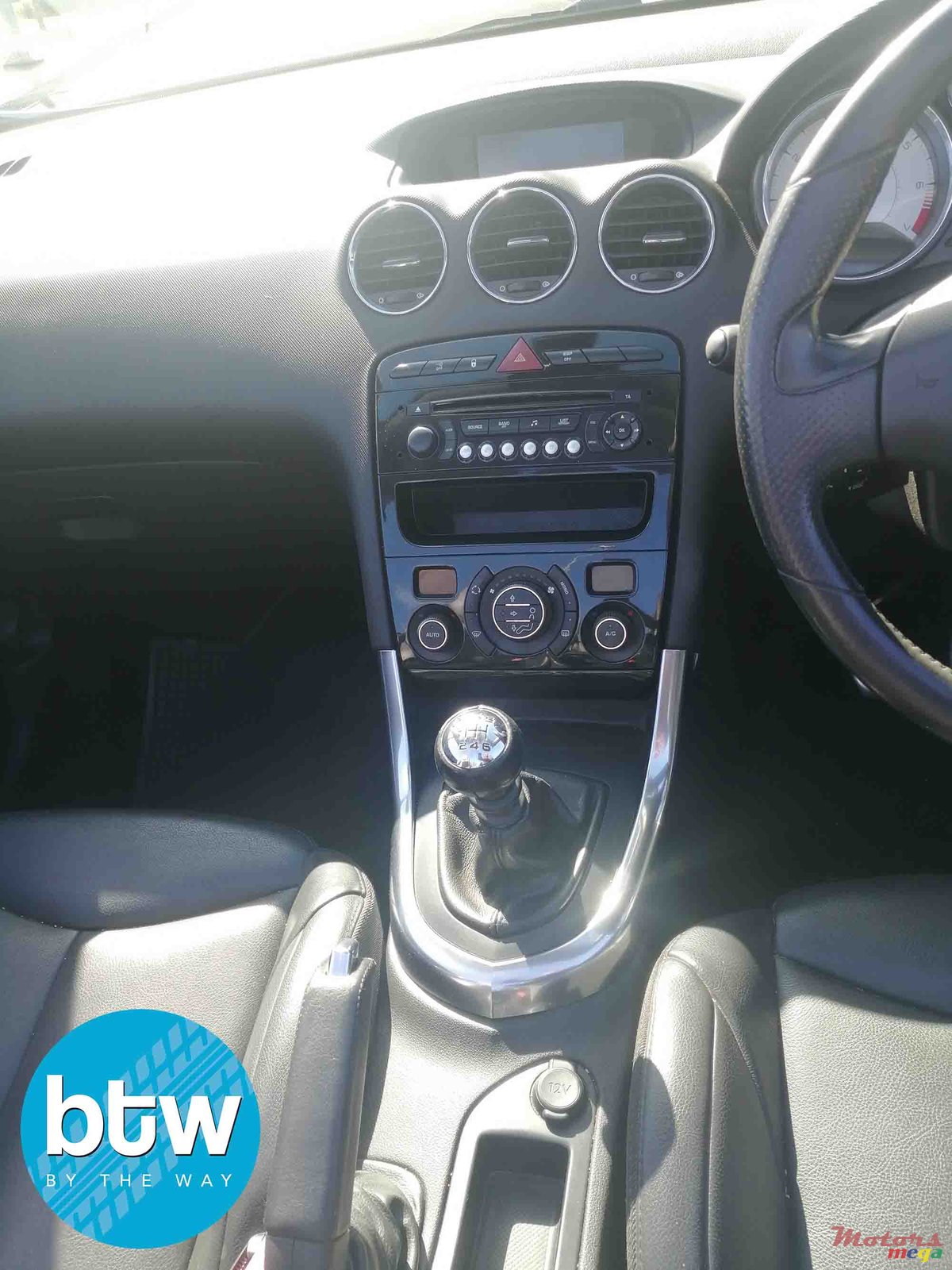 2012' Peugeot 308 cc photo #6