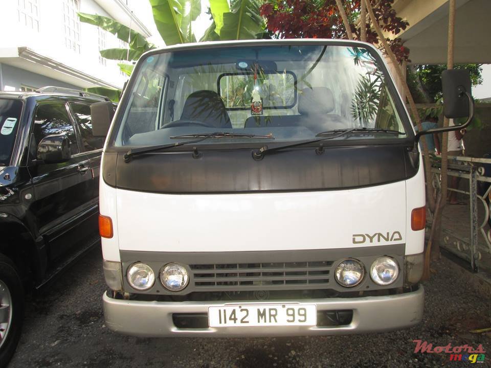 1999' Toyota Dyna photo #1