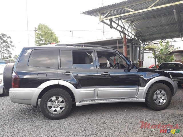 2003' Mitsubishi Pajero photo #1