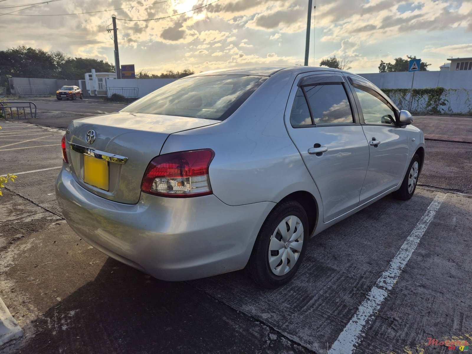 2007' Toyota Belta photo #2