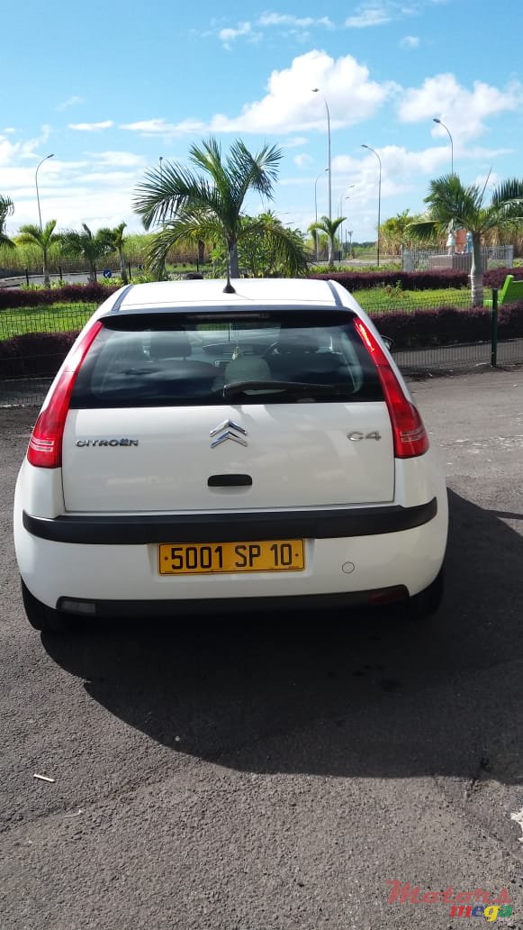 2010' Citroen C4 photo #2