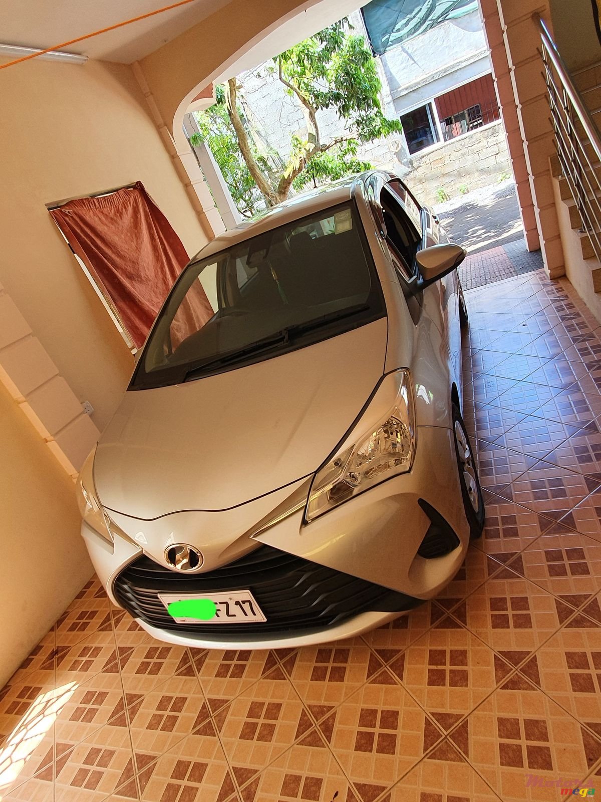 2017' Toyota Vitz photo #1