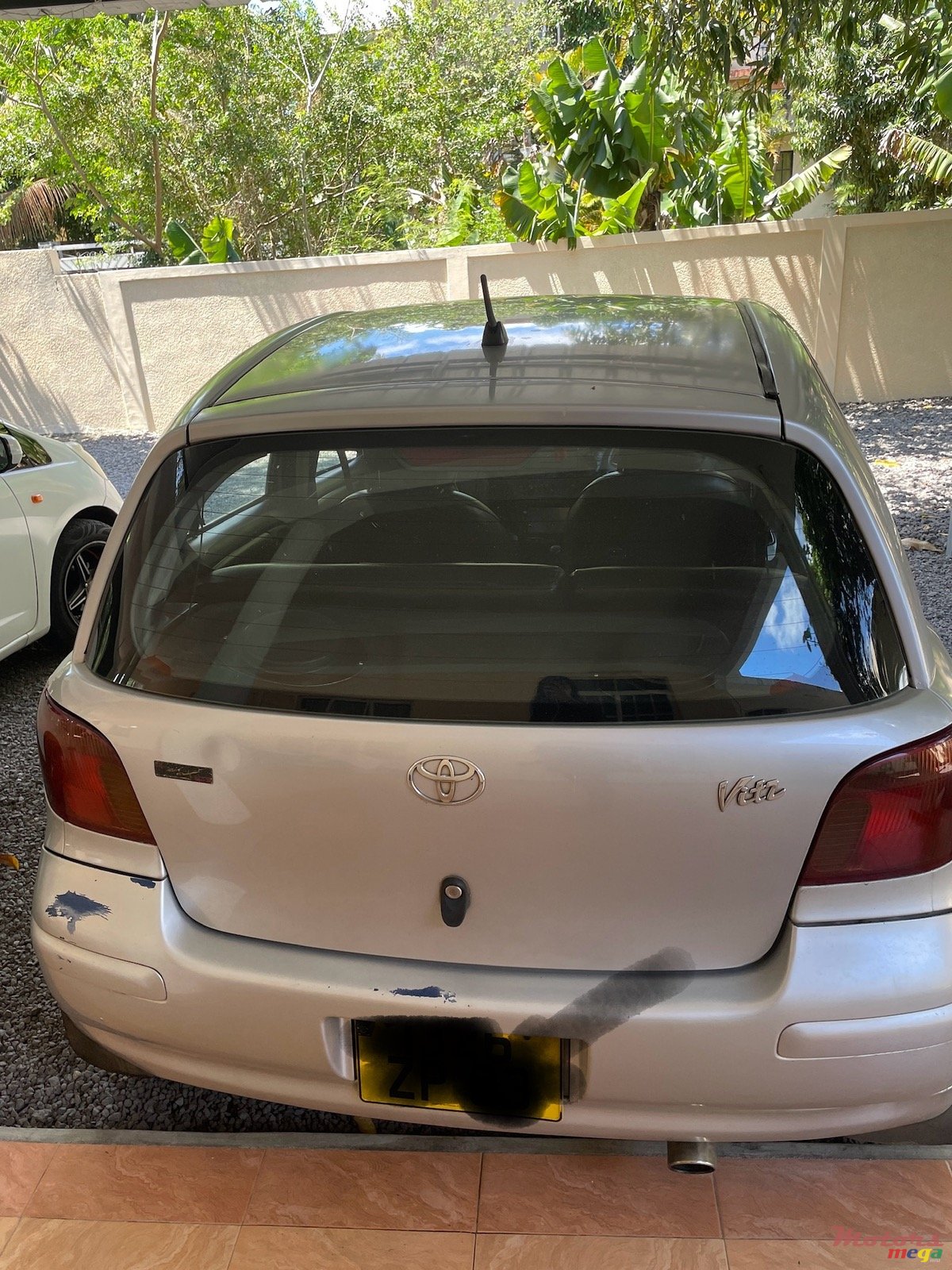 2003' Toyota Vitz photo #1