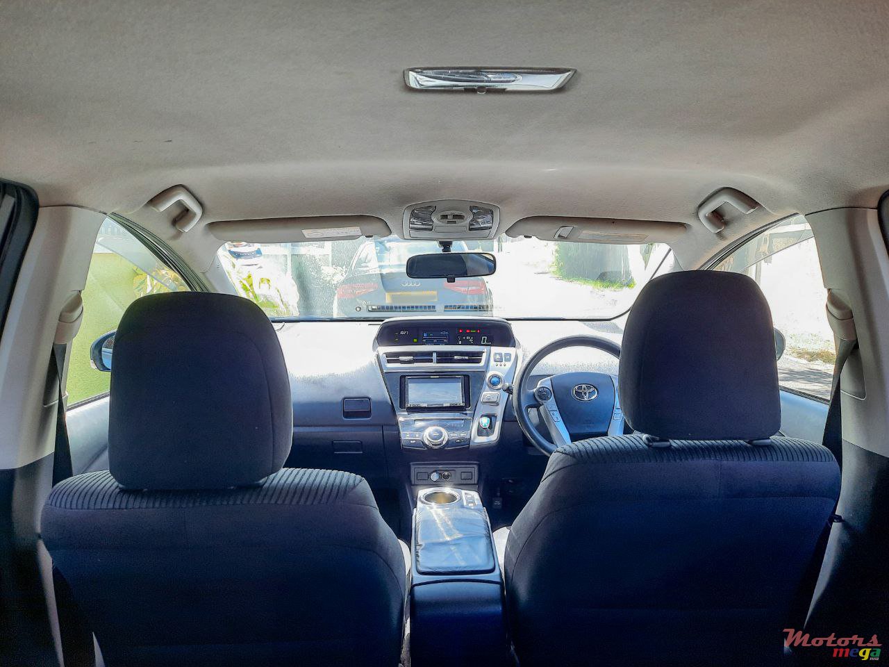 2017' Toyota Prius+ This is a Prius Alpha hybrid photo #3