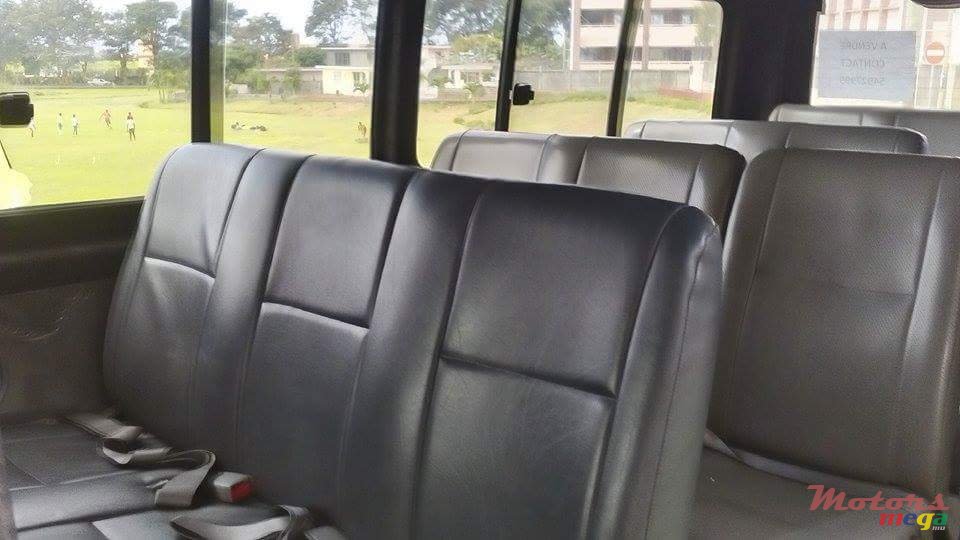 2005' Toyota HiAce photo #4