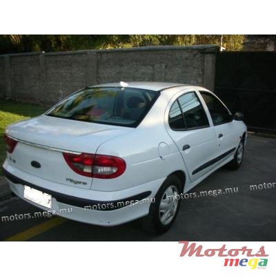 2001' Renault photo #3