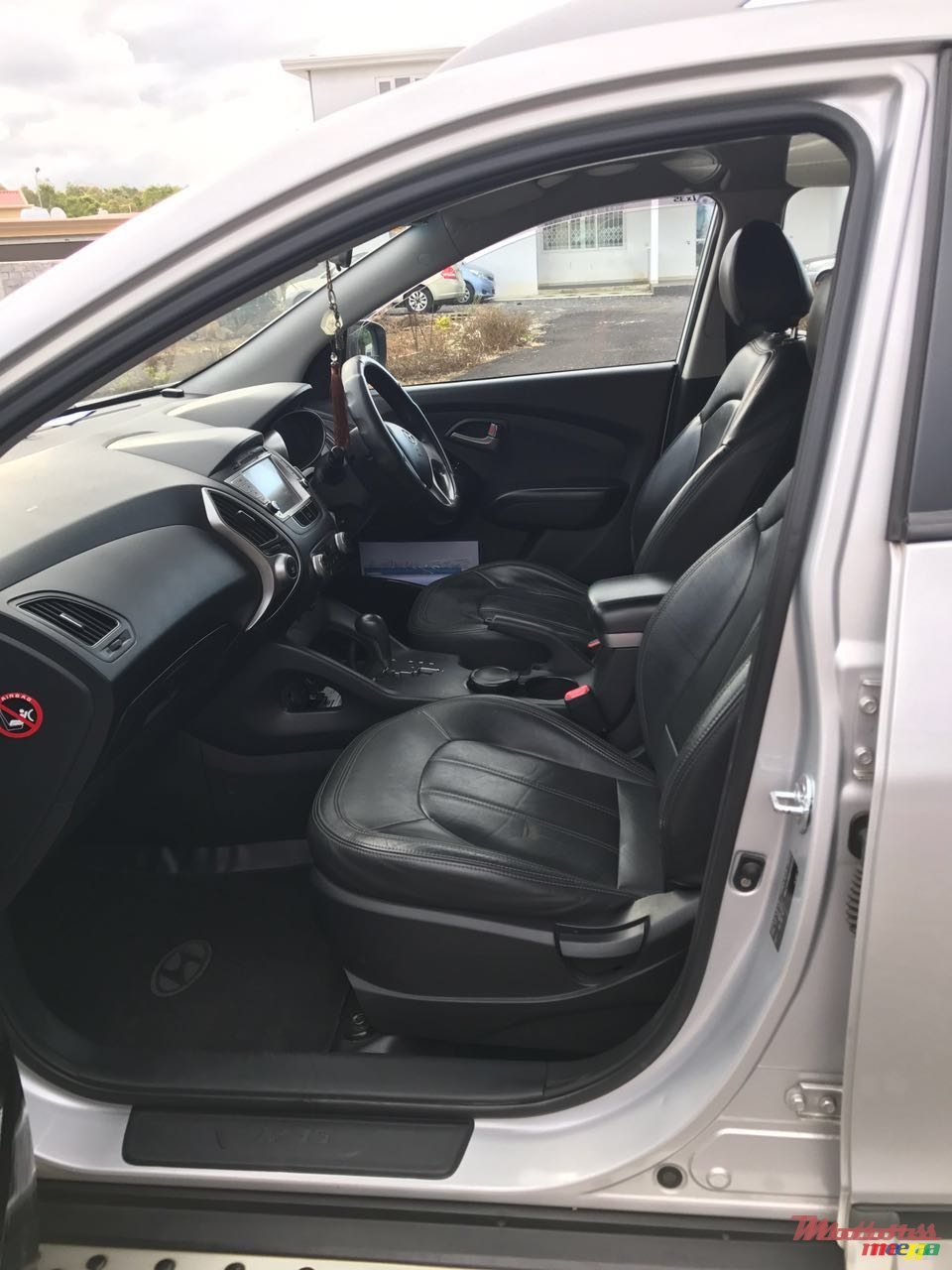 2011' Hyundai ix35 photo #3