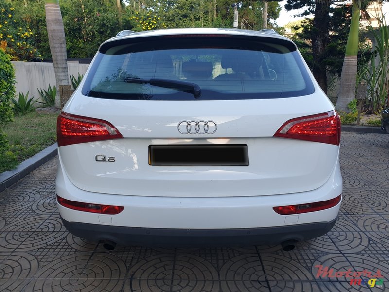 2012' Audi Q5 Quattro photo #2