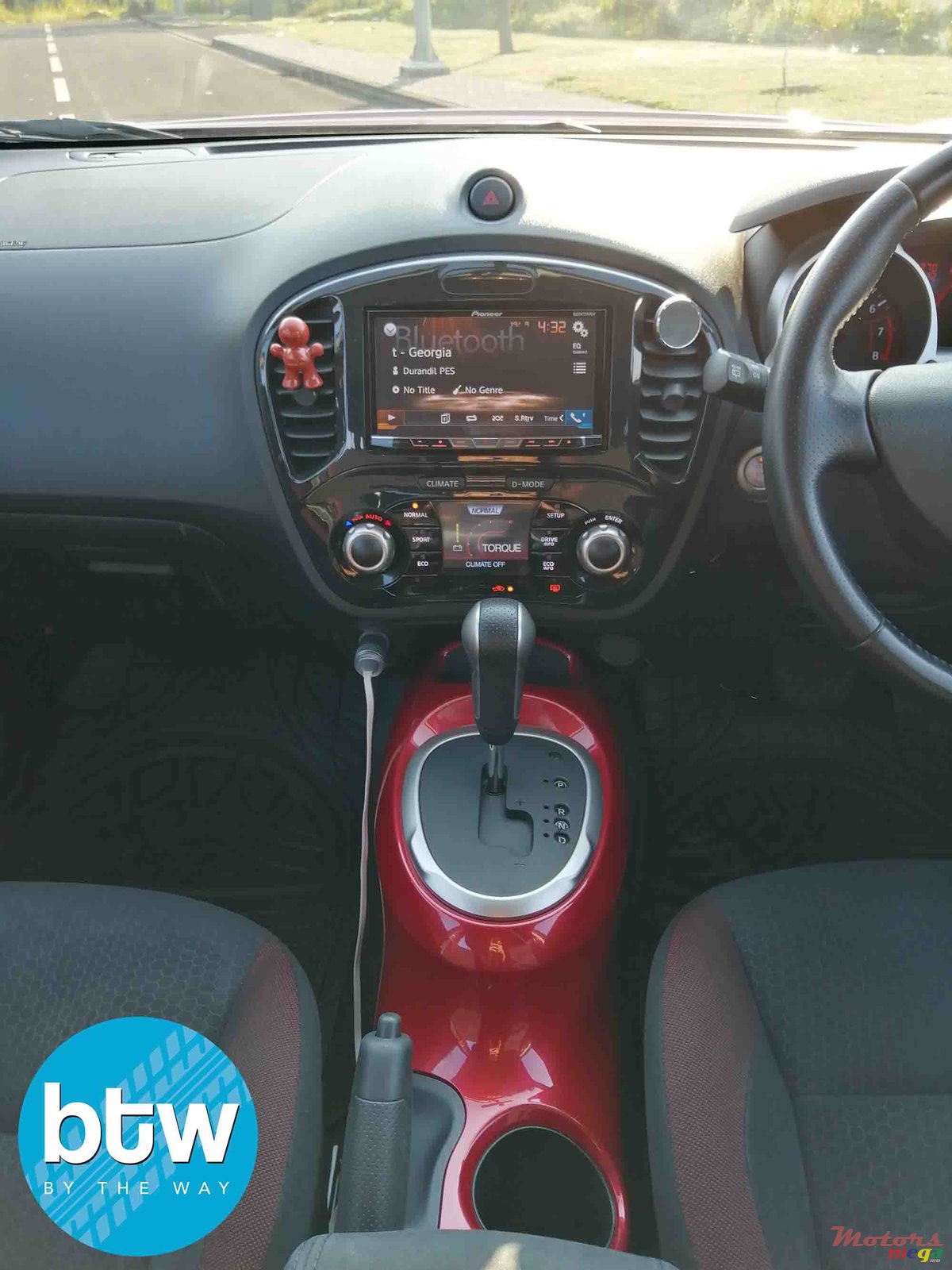 2012' Nissan Juke 1.6 Turbo photo #6