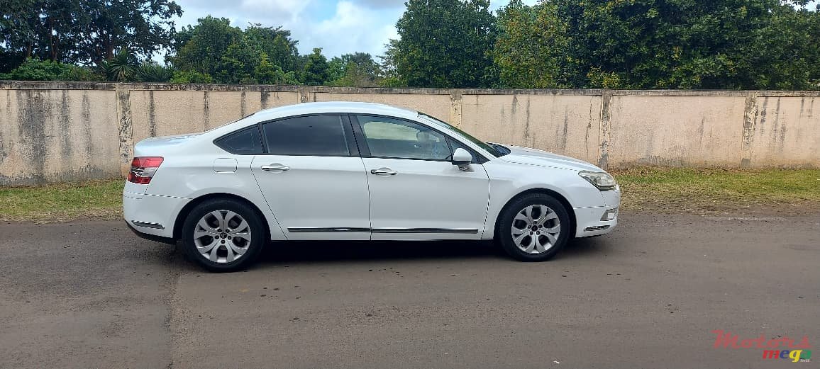 2013' Citroen C5 photo #3