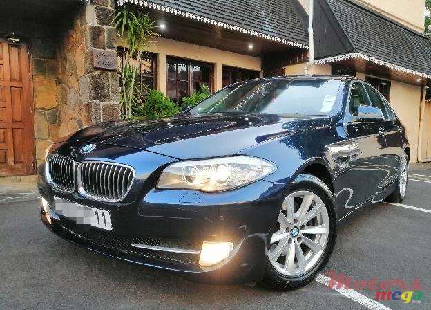 2011' BMW 5 Series GT photo #2