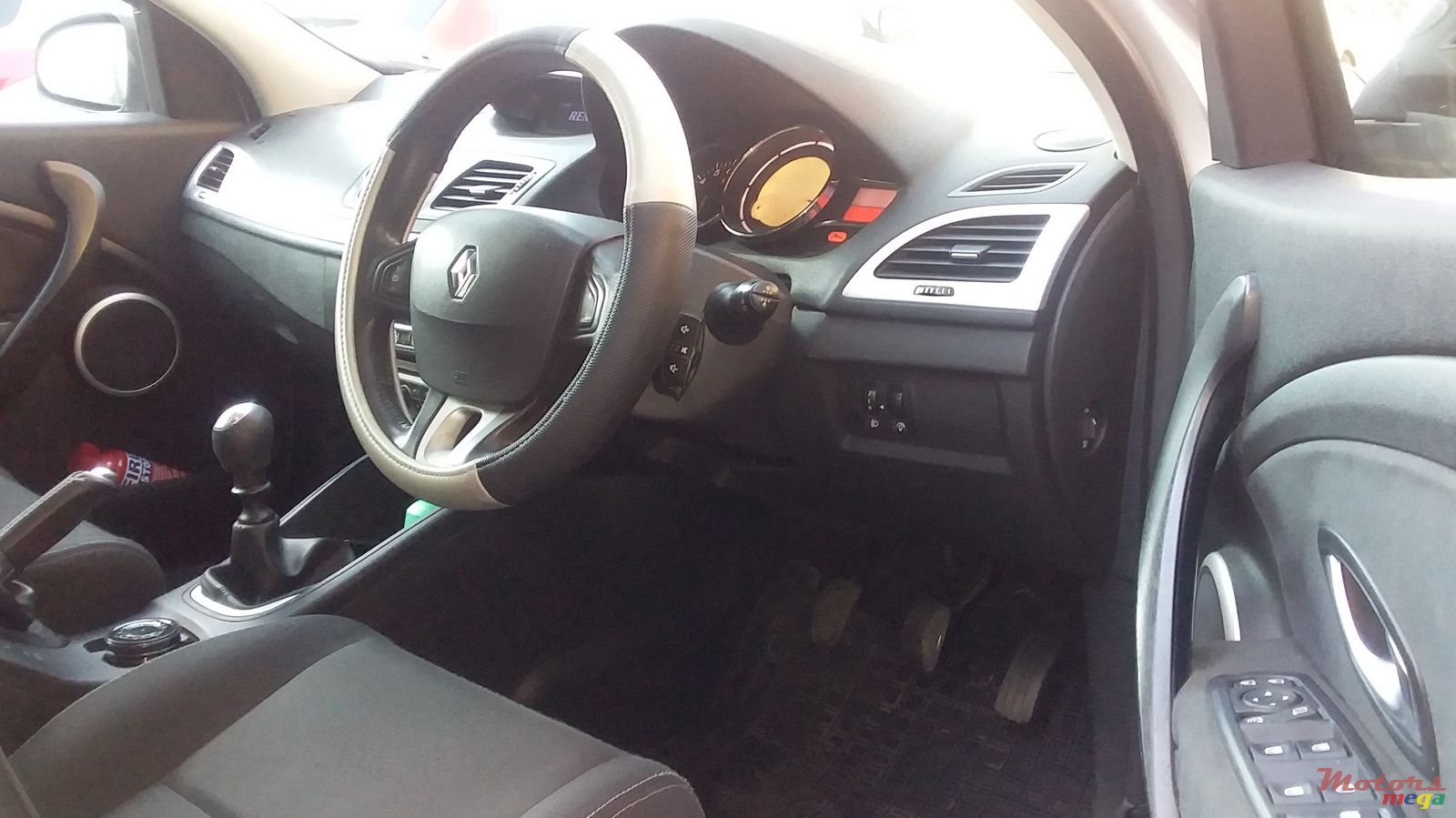 2010' Renault Megane photo #3