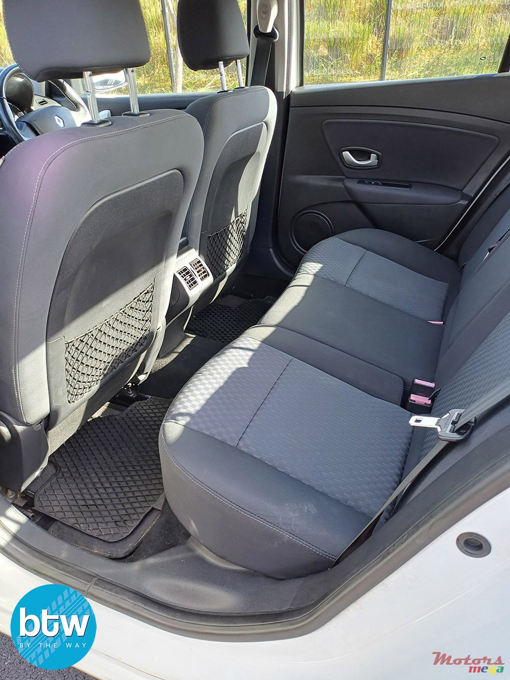 2014' Renault Fluence photo #5