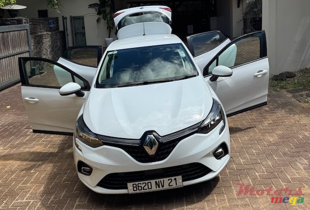 2021' Renault Clio photo #3