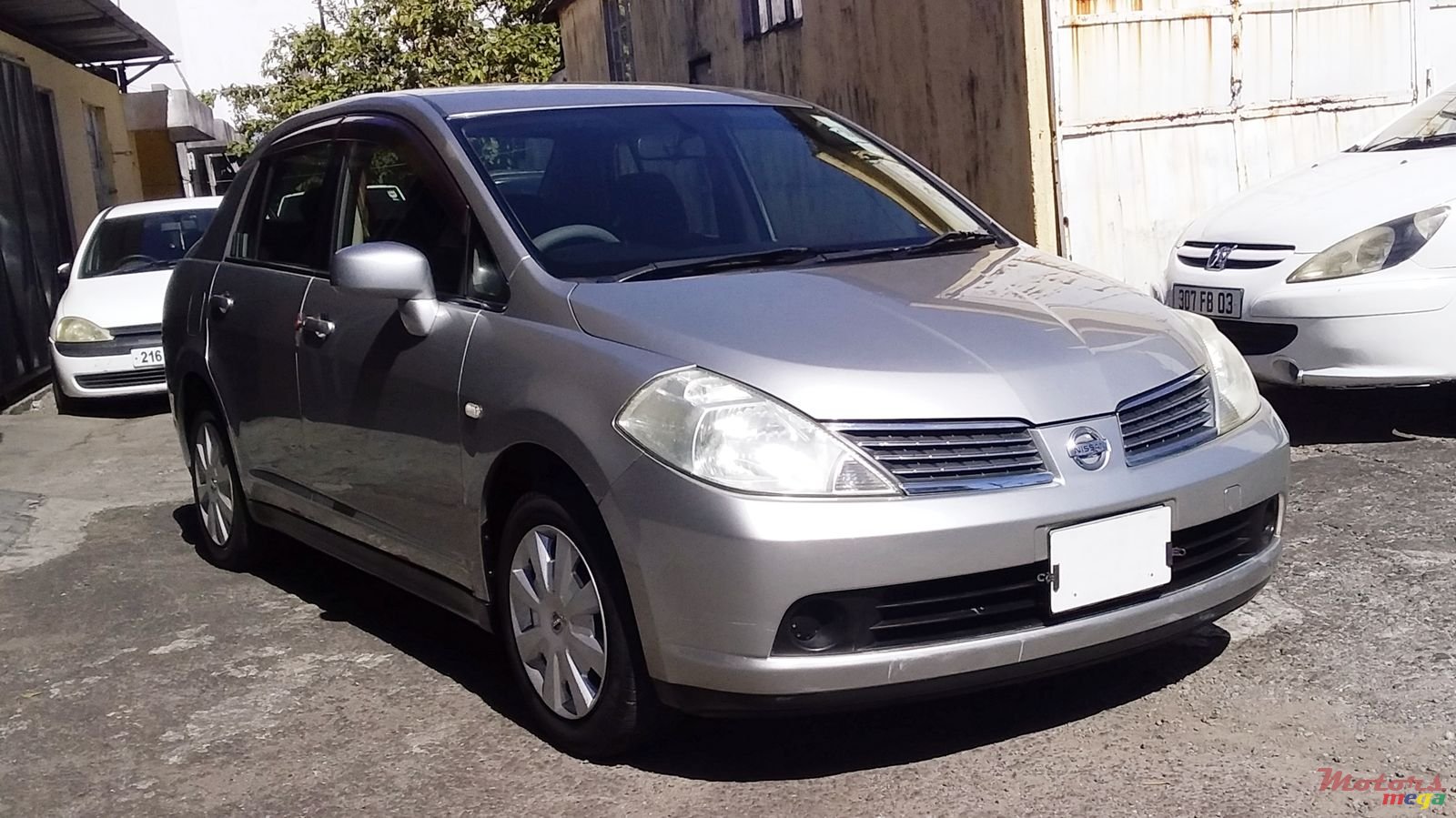 2006' Nissan Tiida photo #2