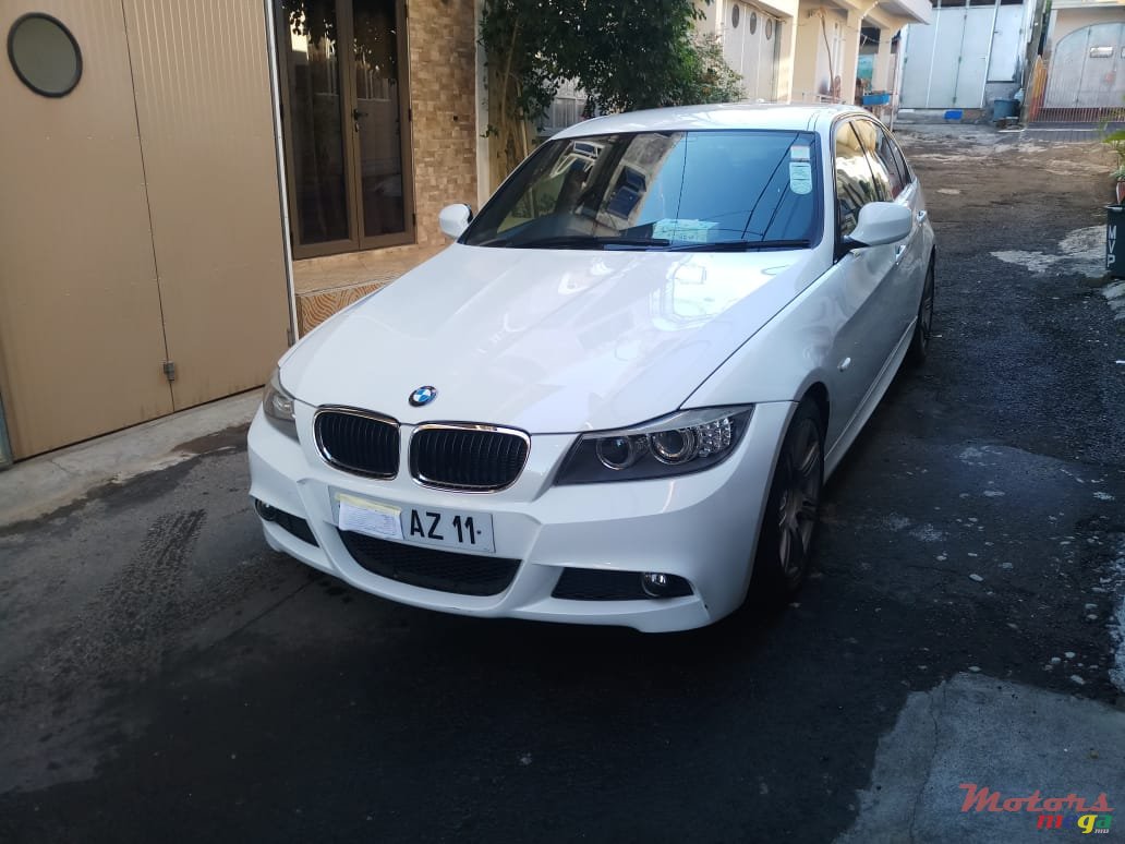 2011' BMW 3 Series Semi Sport photo #2