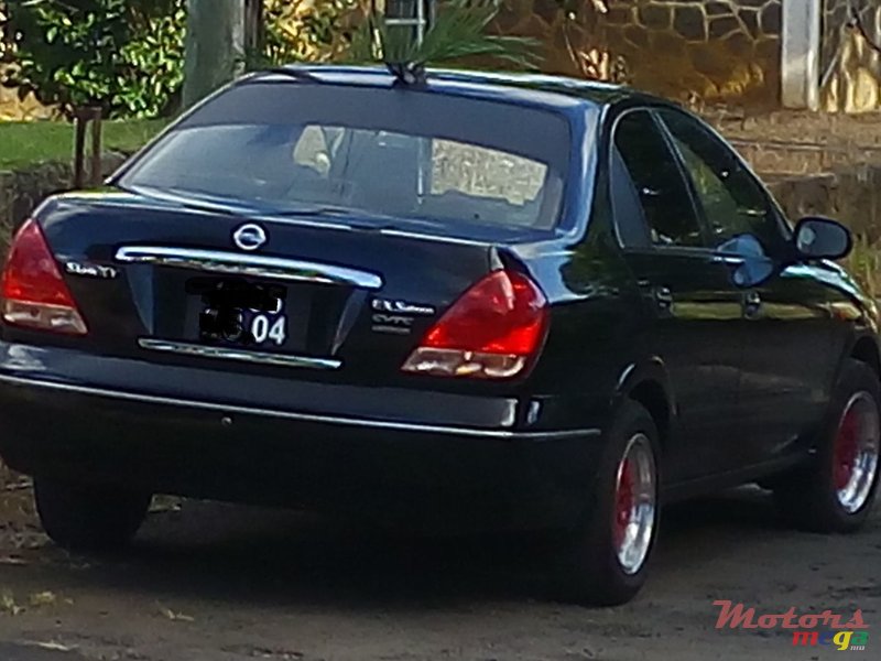 2004' Nissan Sunny photo #2