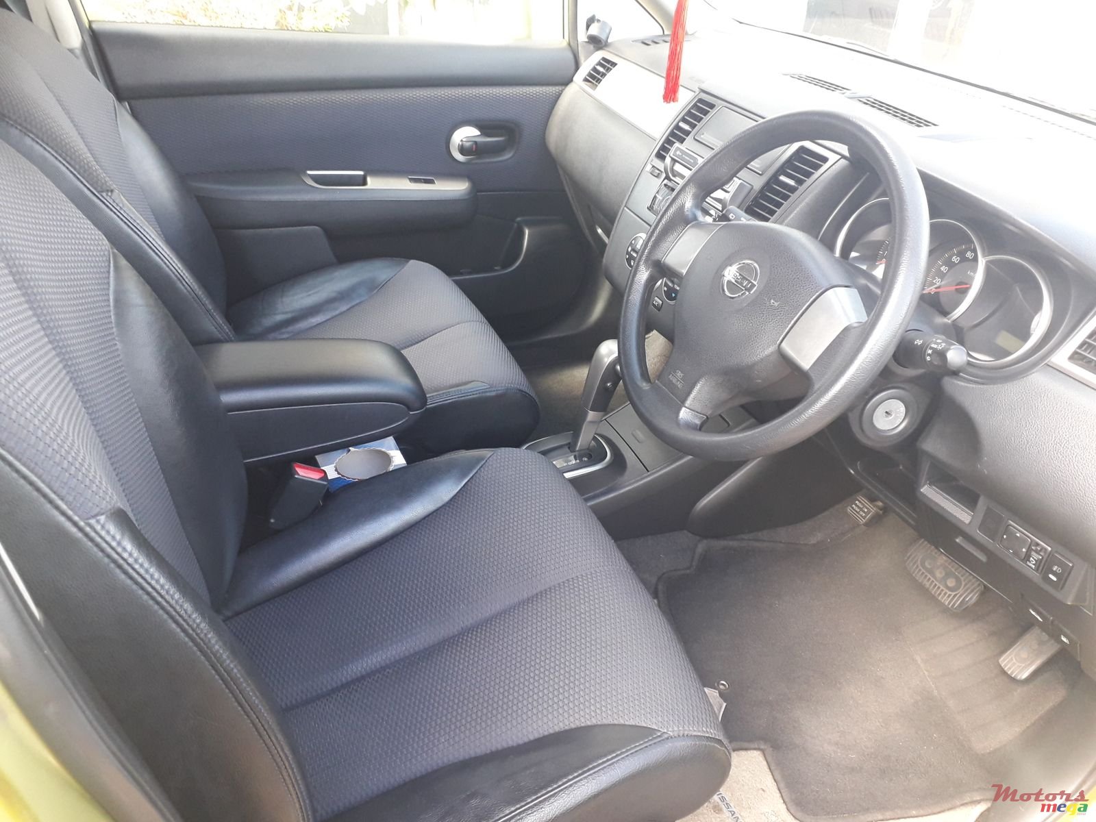 2007' Nissan Tiida H/Back photo #3