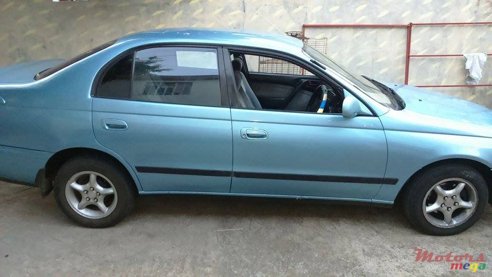 1992' Toyota Carina photo #2