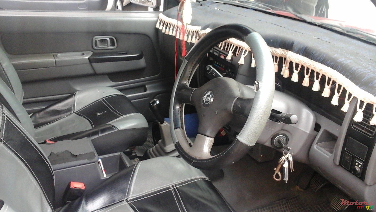 2000' Nissan photo #3