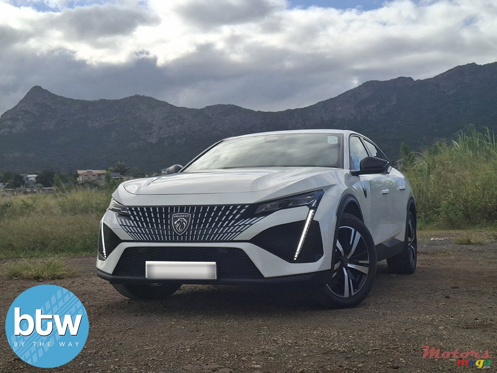 2023' Peugeot 408 GT photo #2